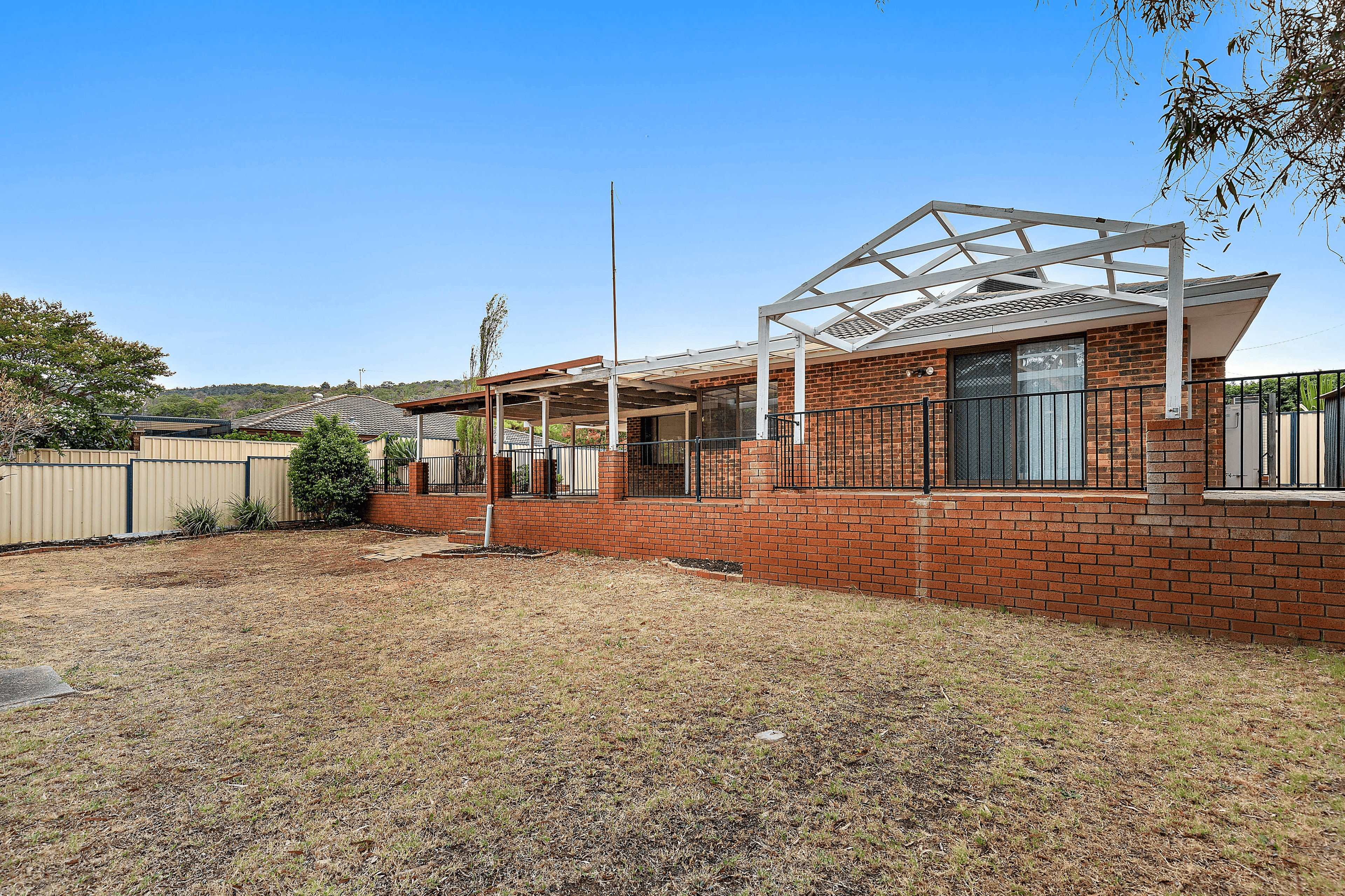 1 Morundah Place, Kelmscott, WA 6111