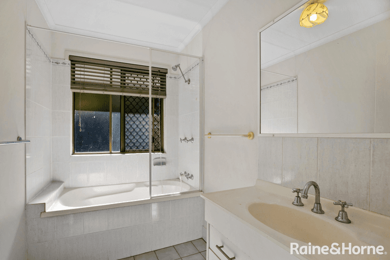 28 Casey Street, COORAN, QLD 4569