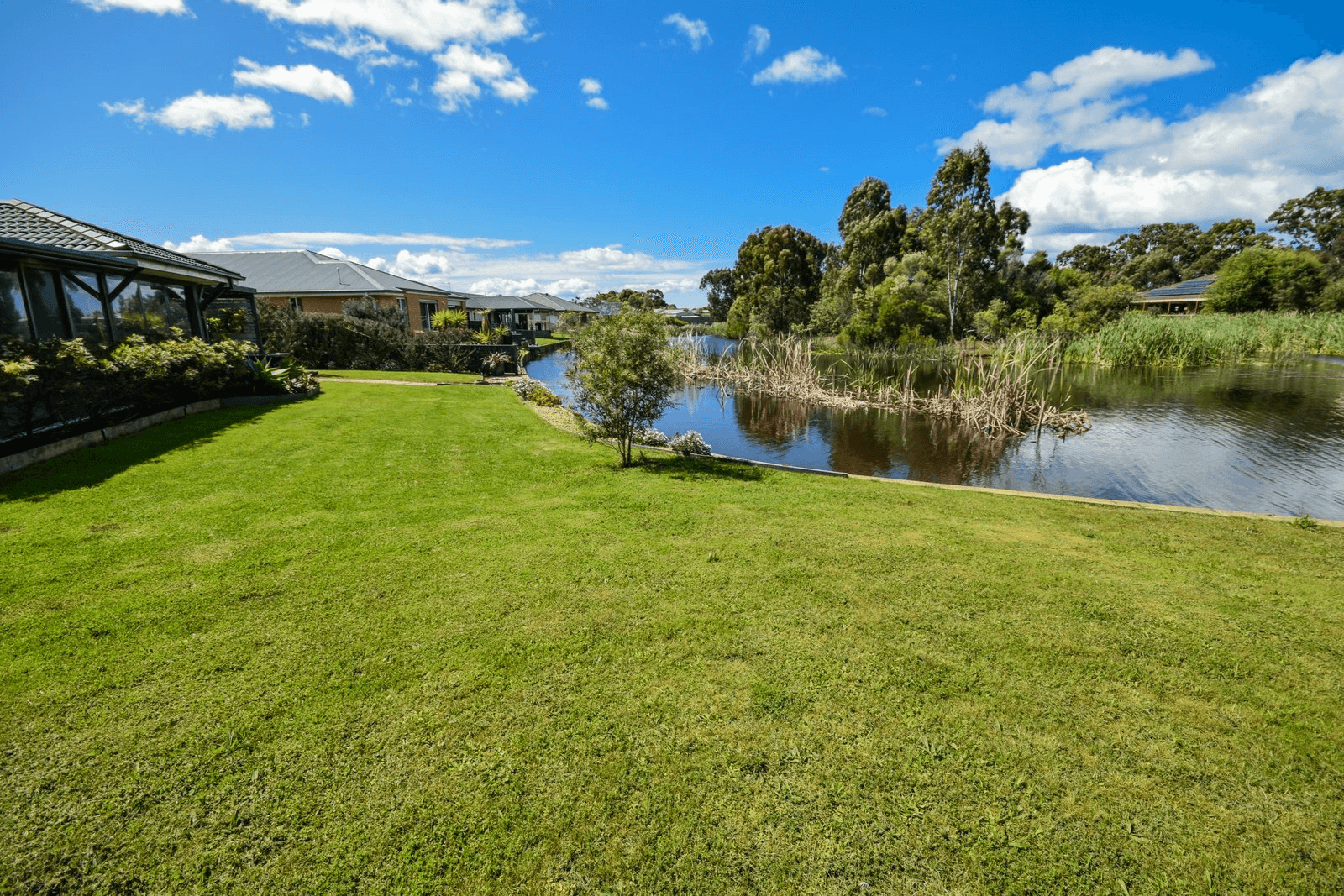 2 Jacaranda Dr, Paynesville, VIC 3880