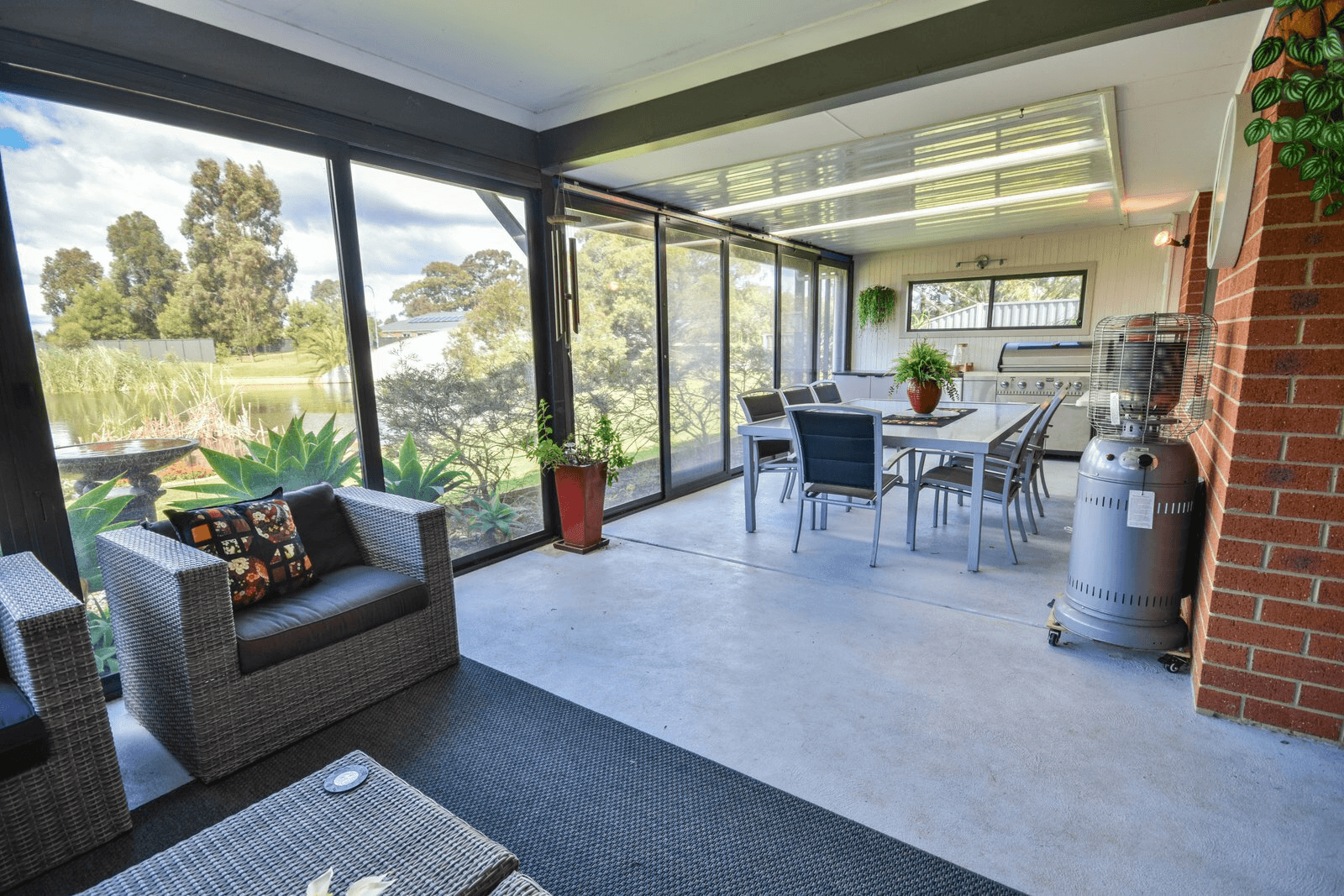 2 Jacaranda Dr, Paynesville, VIC 3880