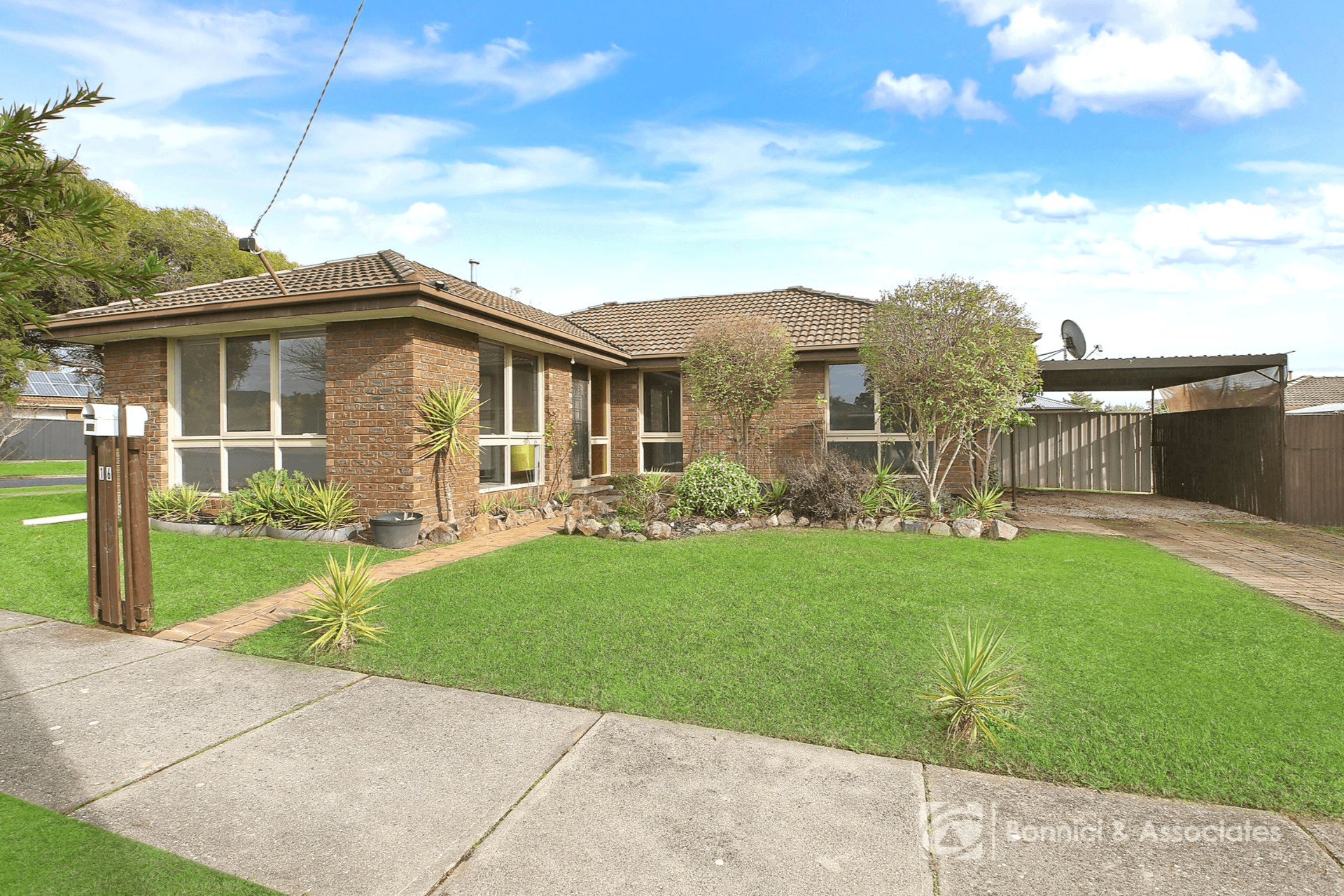 16 Robert Crescent, West Wodonga, VIC 3690