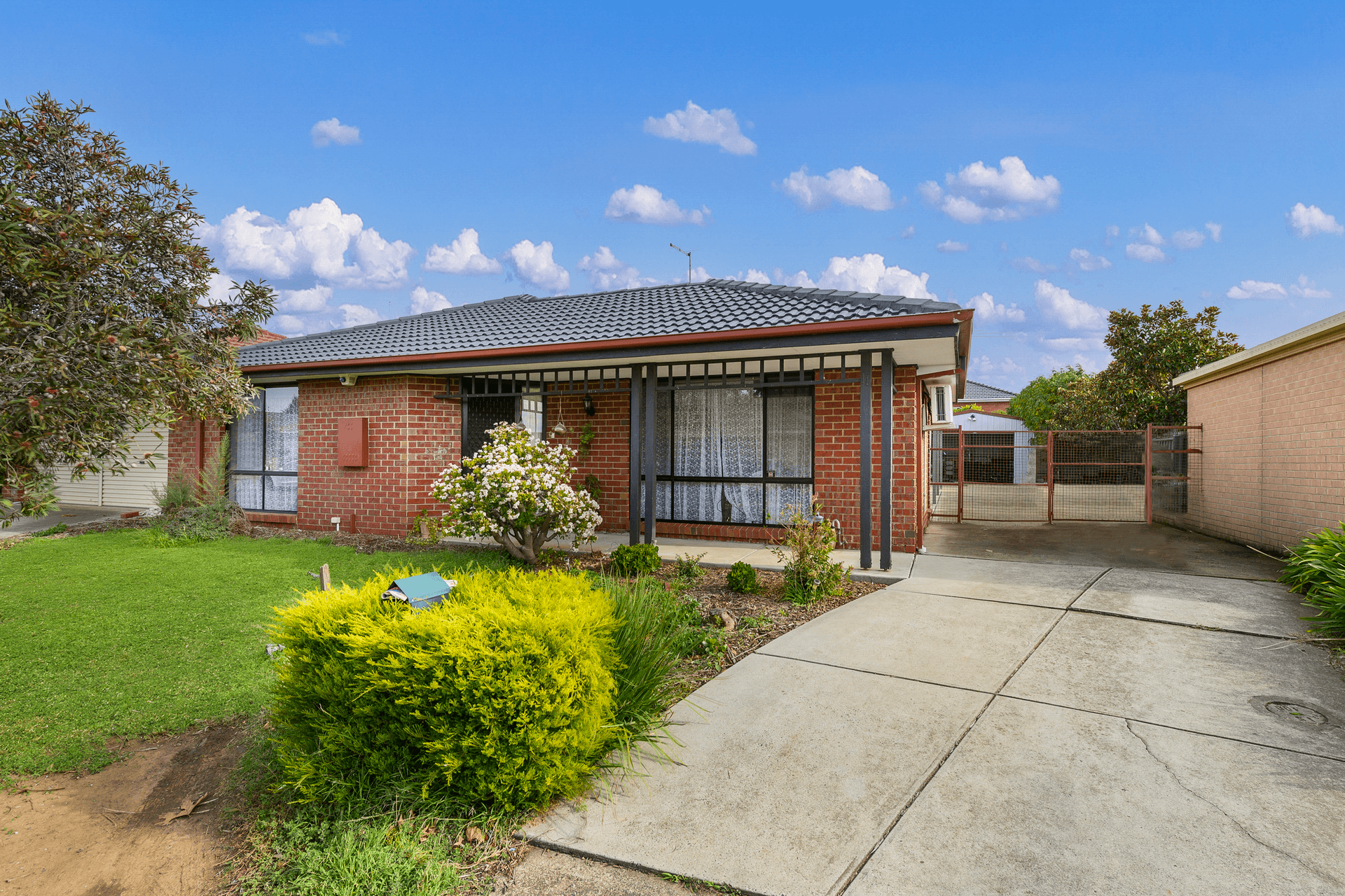 11 Flintoff Avenue, Burnside, VIC 3023