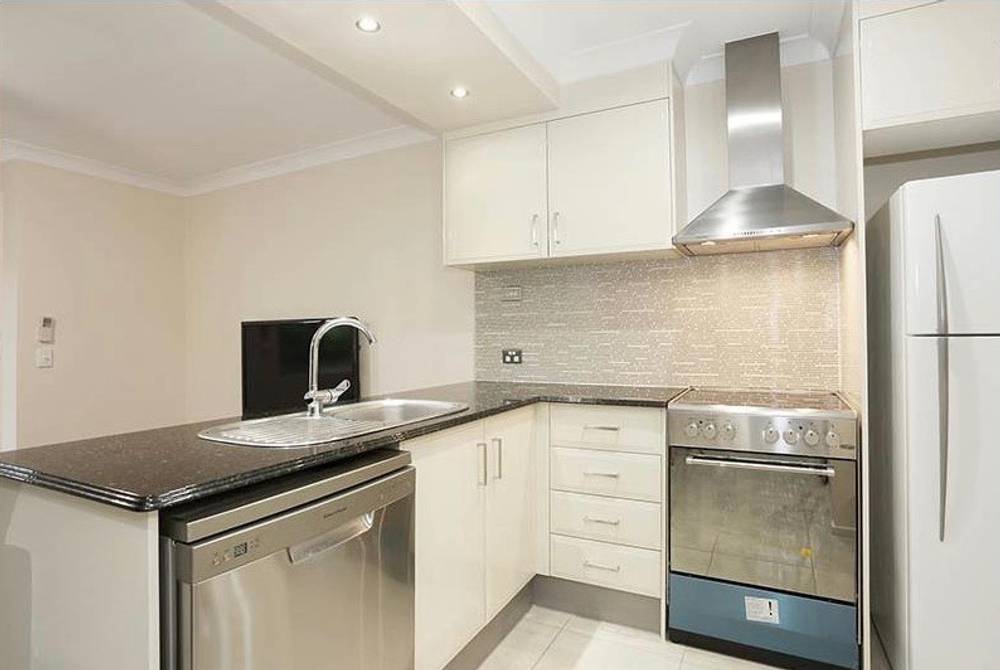 2/51 Walton Street, SOUTHPORT, QLD 4215