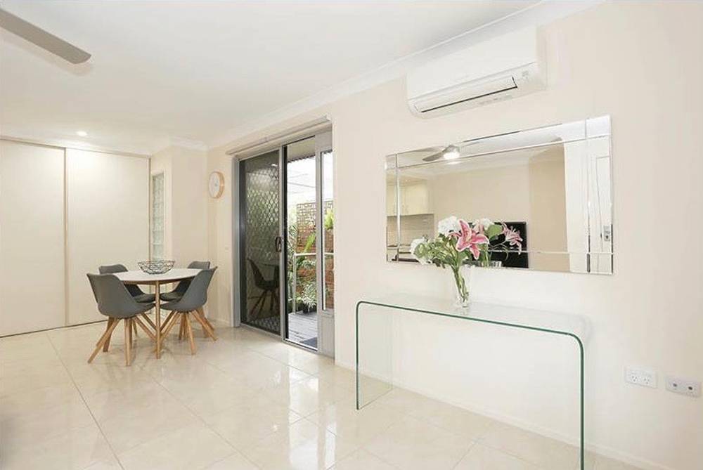 2/51 Walton Street, SOUTHPORT, QLD 4215