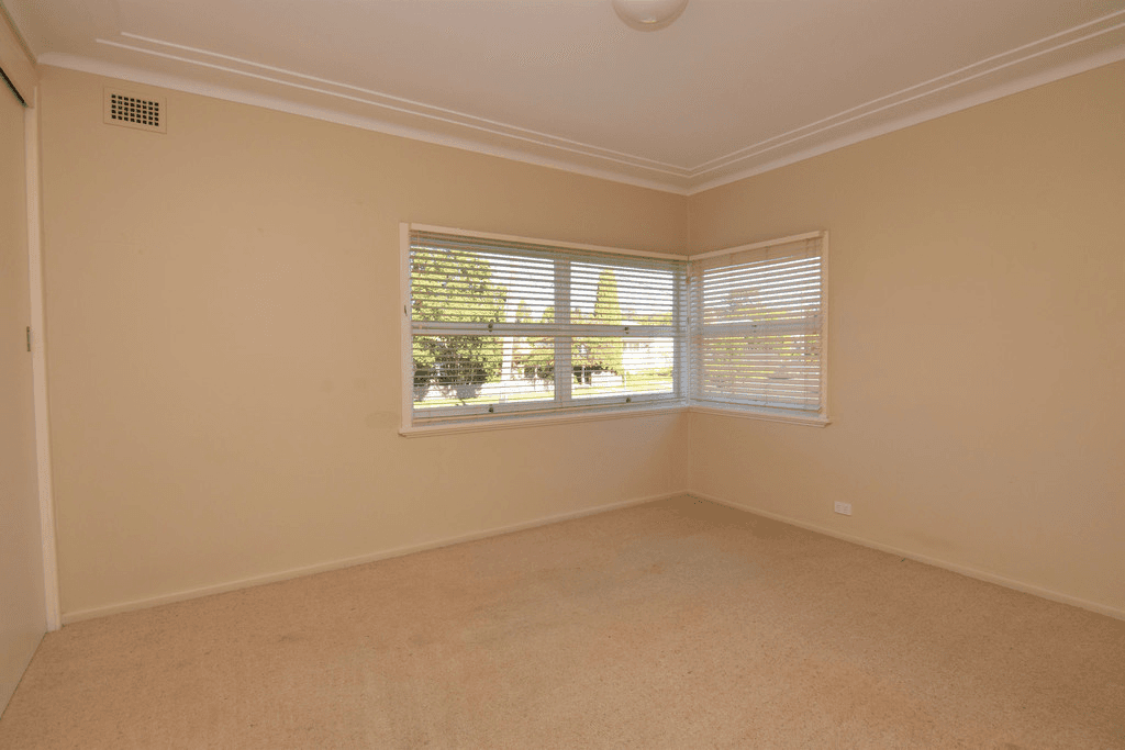 84 Logan Street, TENTERFIELD, NSW 2372