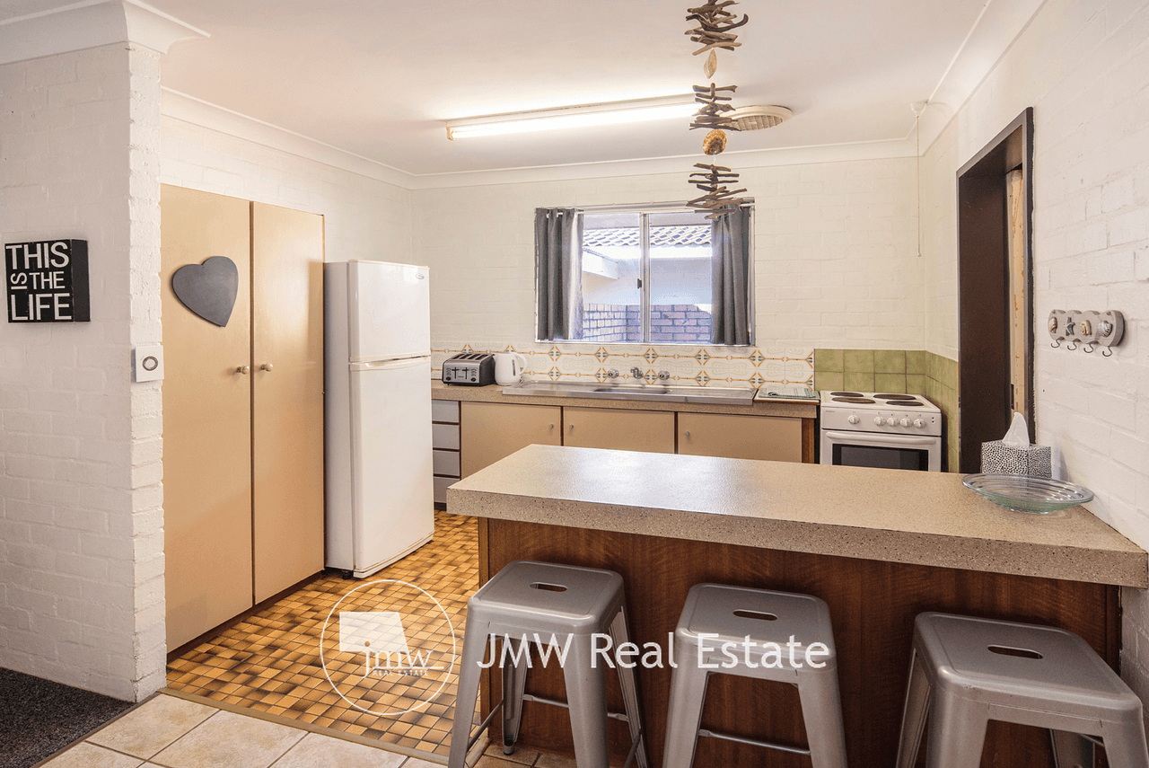 1/8 Pine Court, QUINDALUP, WA 6281