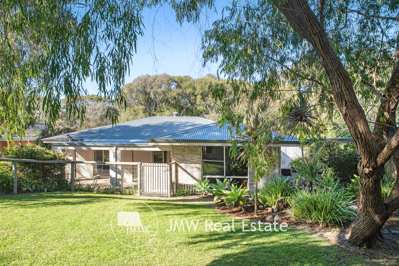 1/8 Pine Court, QUINDALUP, WA 6281