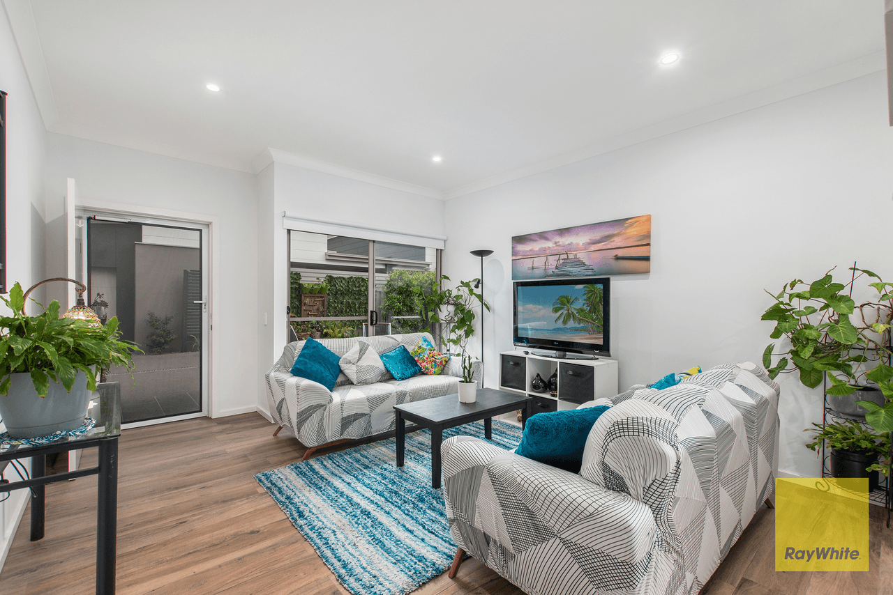 13/4 Everglades Crescent, WOY WOY, NSW 2256