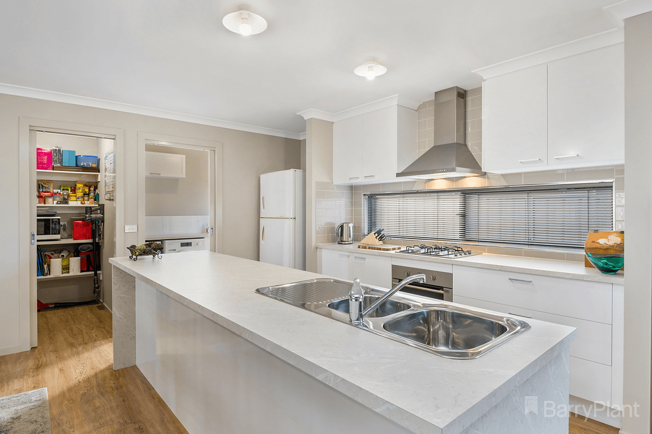 102 Bassett Drive, Strathfieldsaye, VIC 3551