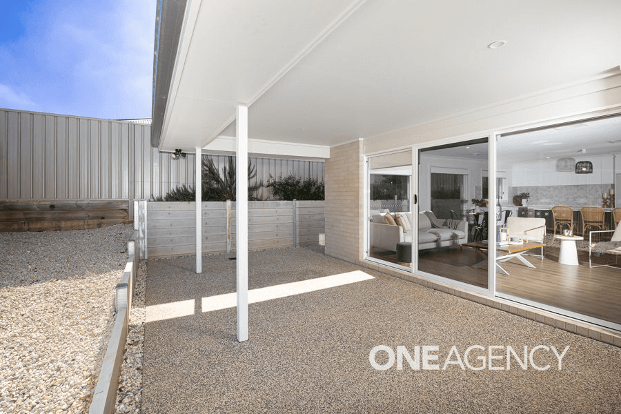 43 BARTON AVENUE, LLOYD, NSW 2650