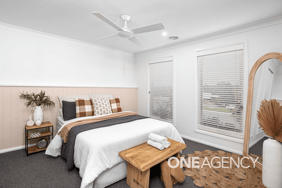 43 BARTON AVENUE, LLOYD, NSW 2650