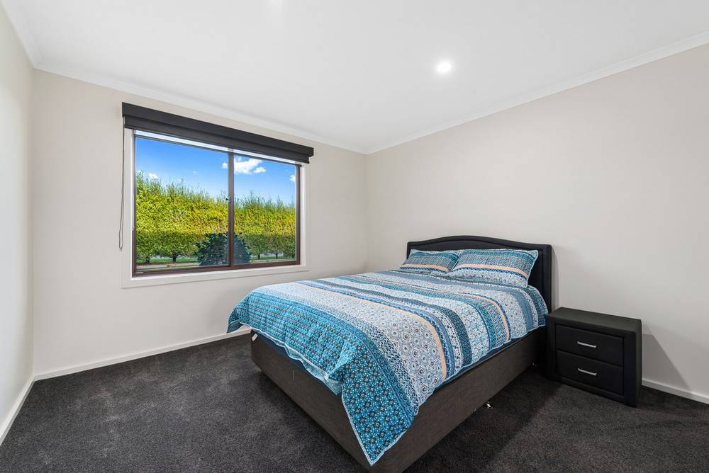 21 Periwinkle Drive, Lakes Entrance, VIC 3909