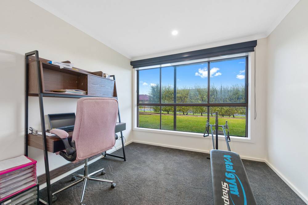 21 Periwinkle Drive, Lakes Entrance, VIC 3909