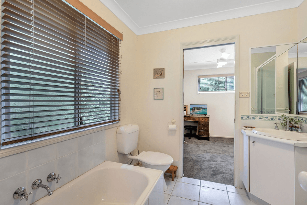 11 Walgooan Way, Ocean Shores, NSW 2483