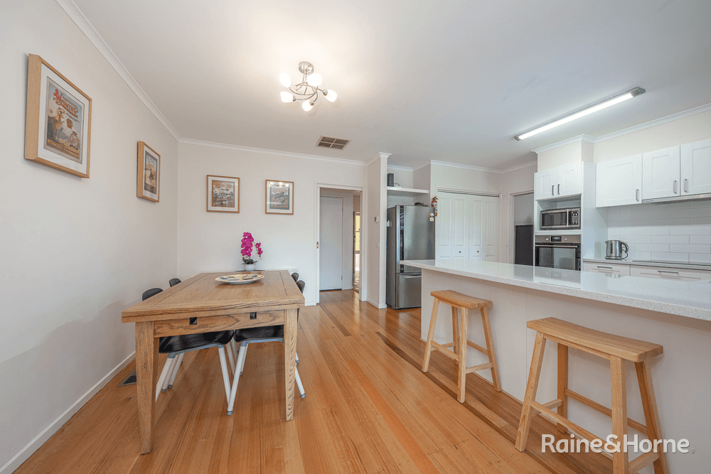 36 McEwen Drive, SUNBURY, VIC 3429