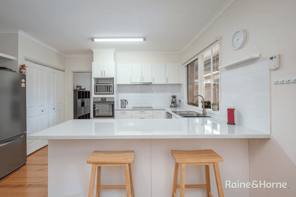 36 McEwen Drive, SUNBURY, VIC 3429