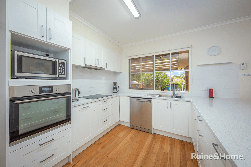 36 McEwen Drive, SUNBURY, VIC 3429