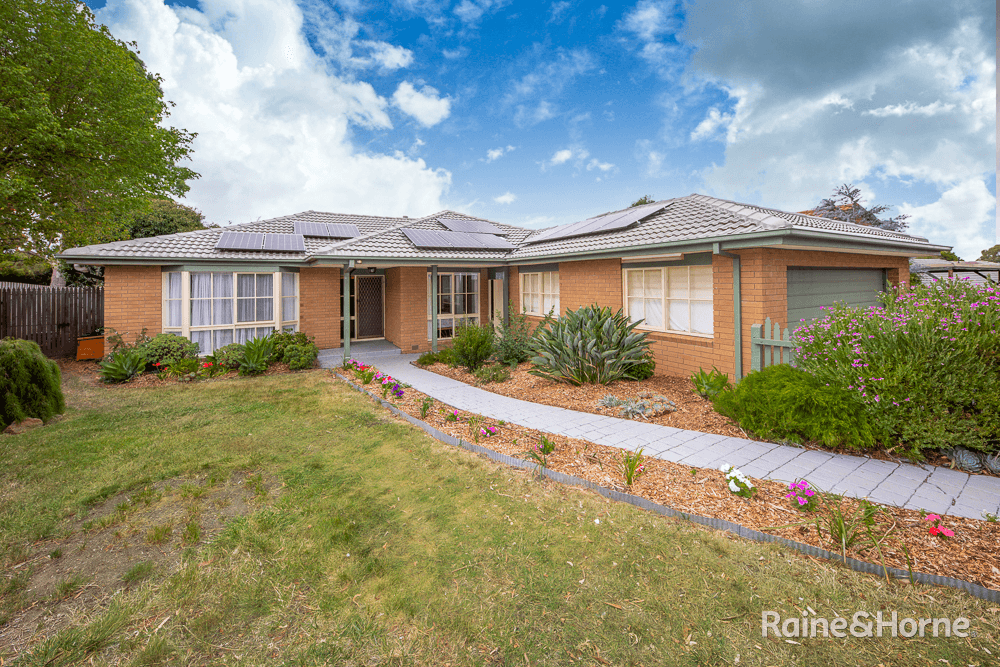 36 McEwen Drive, SUNBURY, VIC 3429