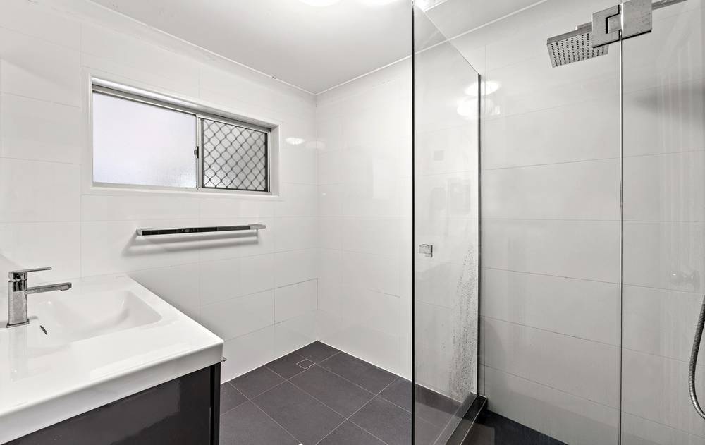 33 Mualla Drive, ASHMORE, QLD 4214