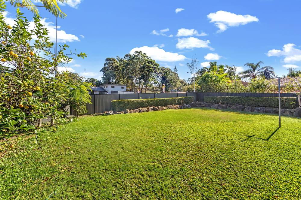 33 Mualla Drive, ASHMORE, QLD 4214