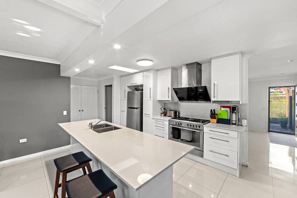 33 Mualla Drive, ASHMORE, QLD 4214