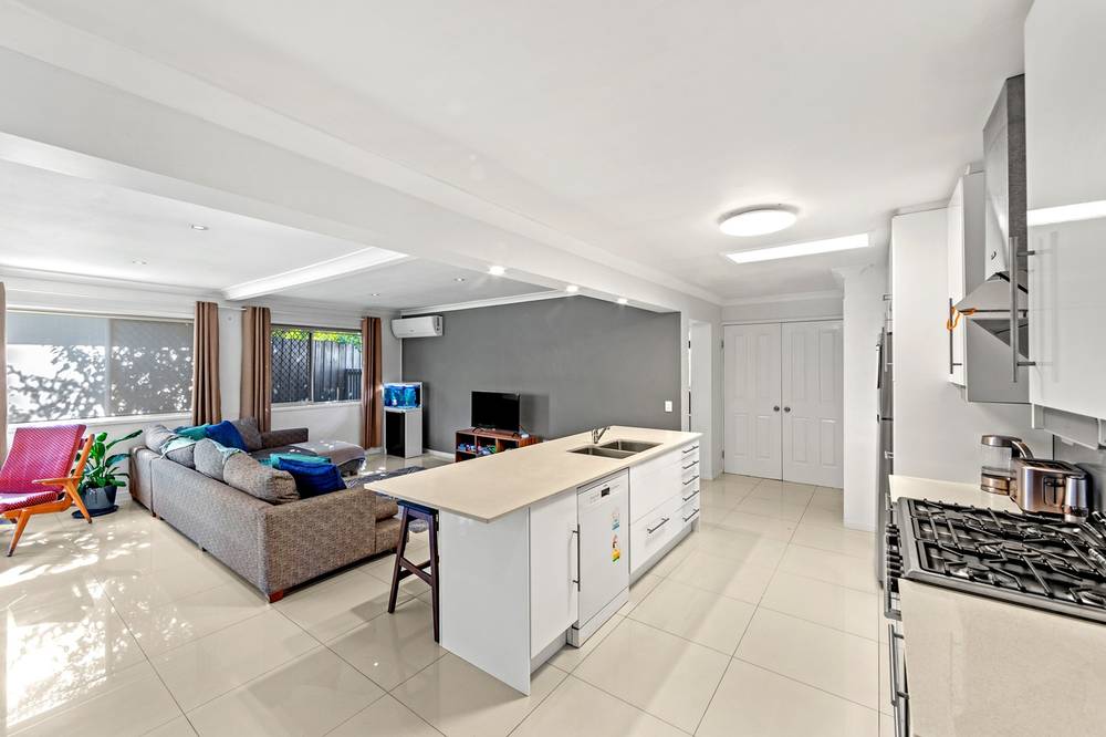 33 Mualla Drive, ASHMORE, QLD 4214