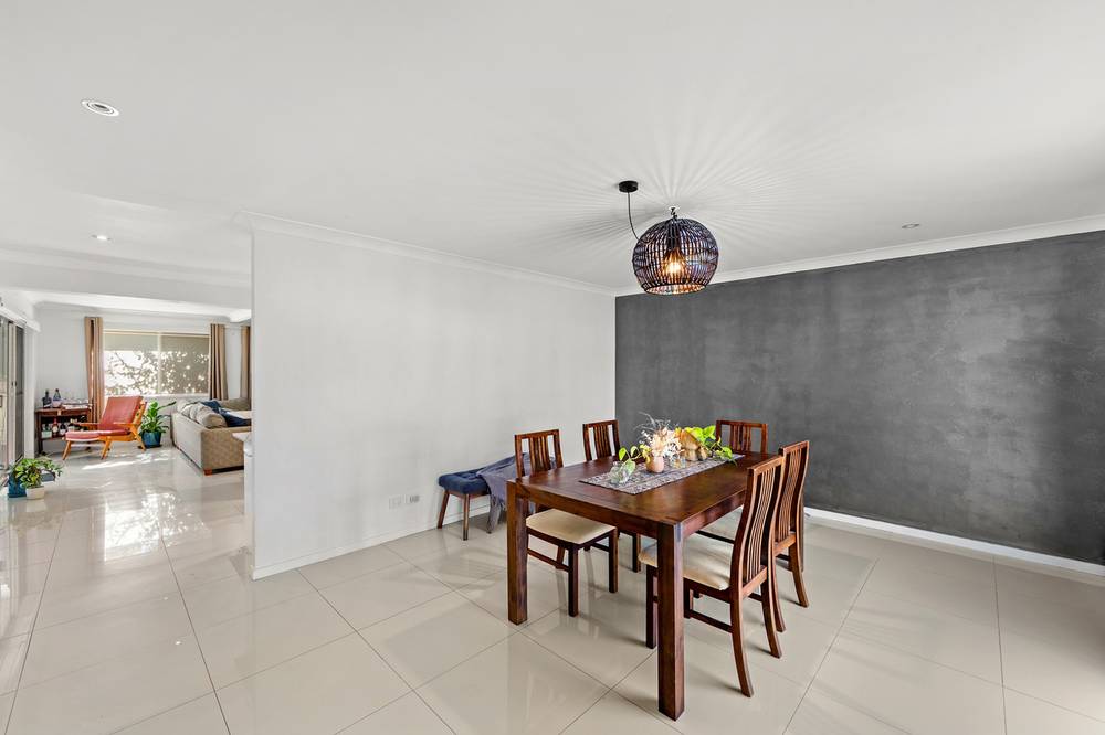 33 Mualla Drive, ASHMORE, QLD 4214