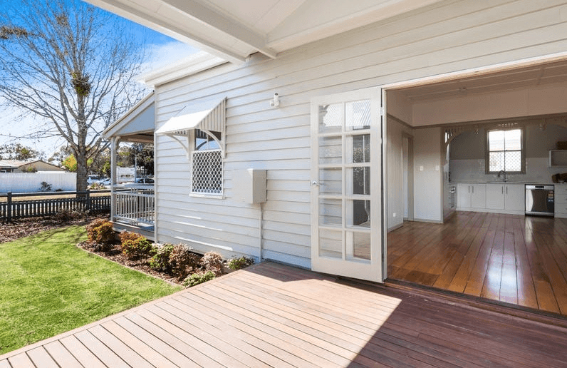 42 Wallace Street, NEWTOWN, QLD 4350