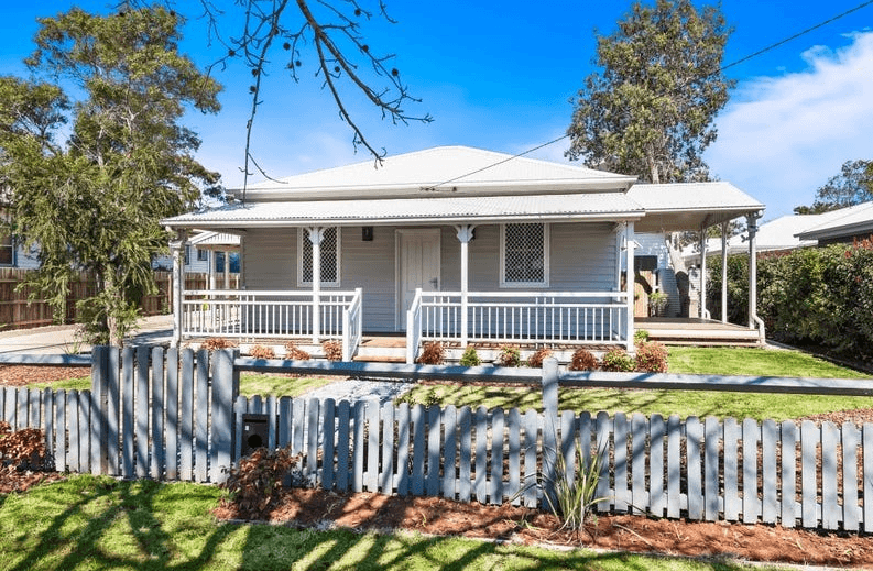 42 Wallace Street, NEWTOWN, QLD 4350