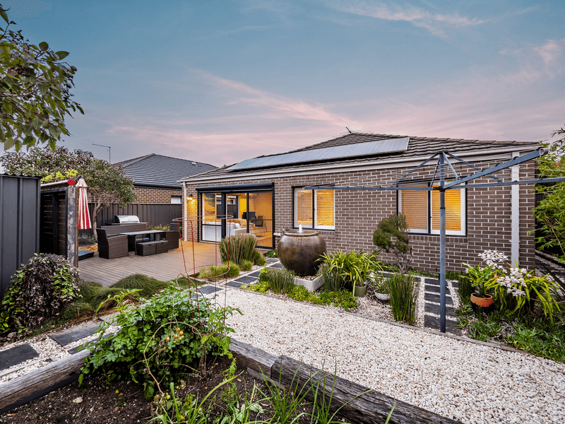 102 Sabel Drive, CRANBOURNE NORTH, VIC 3977