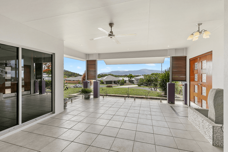 27 Pelling Close, KANIMBLA, QLD 4870