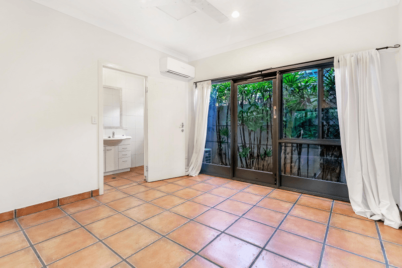 6 St Andrews Avenue, Isle Of Capri, QLD 4217