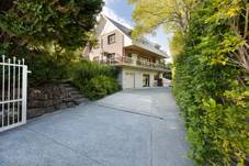 1 Karawatha Drive, CURRUMBIN WATERS, QLD 4223