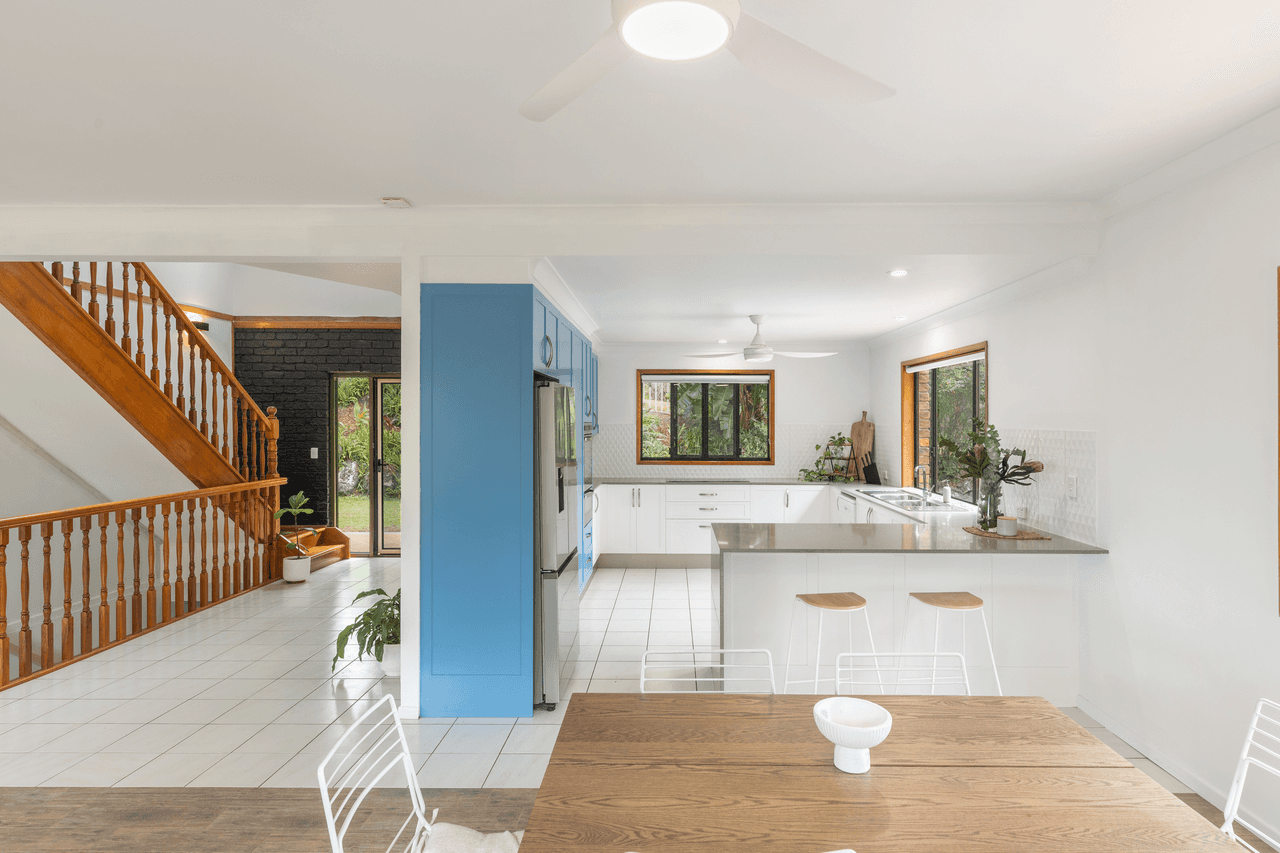 1 Karawatha Drive, CURRUMBIN WATERS, QLD 4223