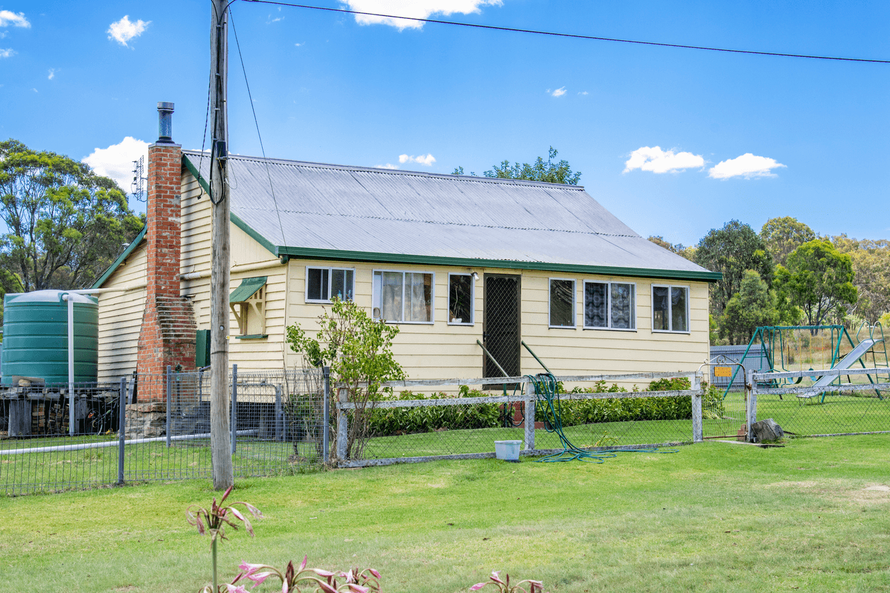 2 Ballandean Street, JENNINGS, NSW 4383