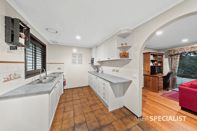 4 Lago Close, KEILOR DOWNS, VIC 3038