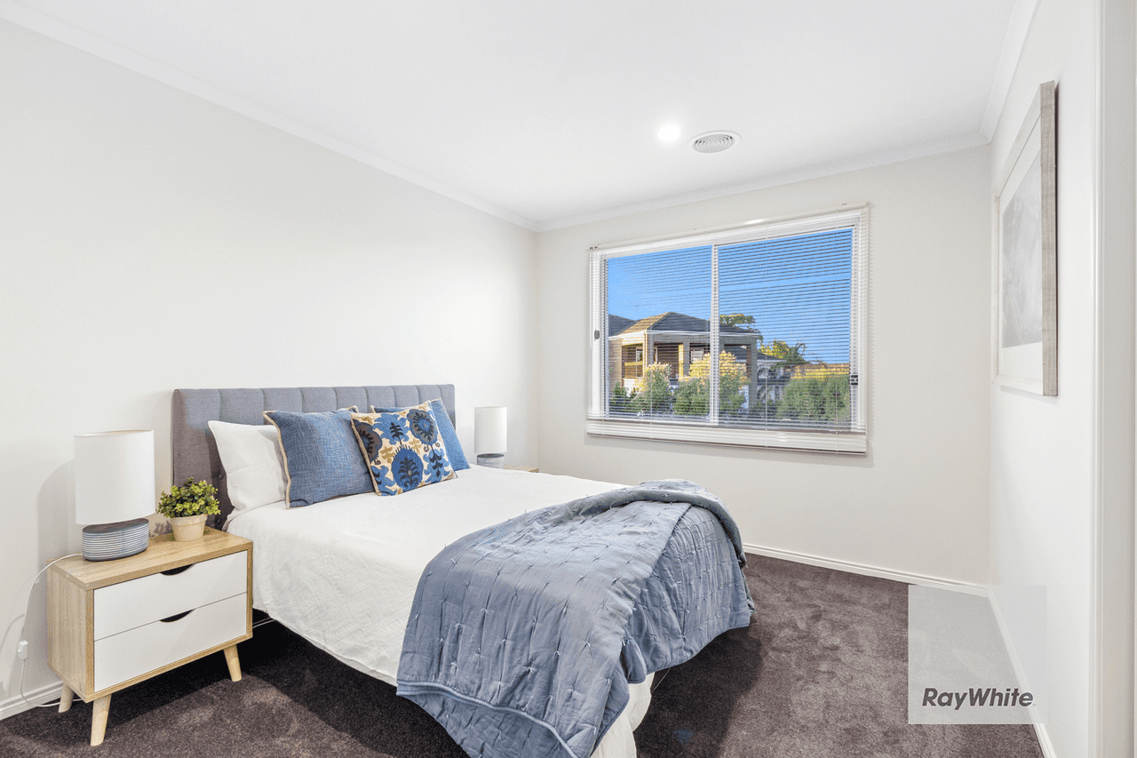 5 Pratt Close, TAYLORS LAKES, VIC 3038