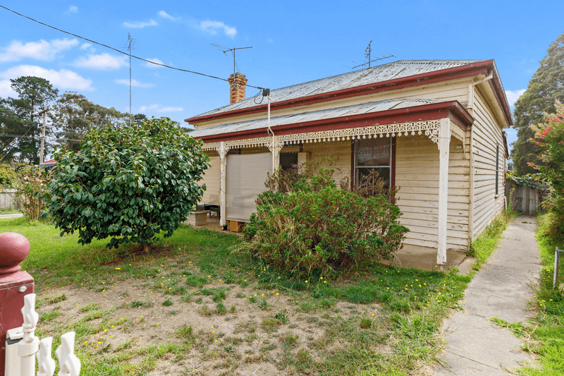 27 HAMILTON STREET, BROADFORD, VIC 3658