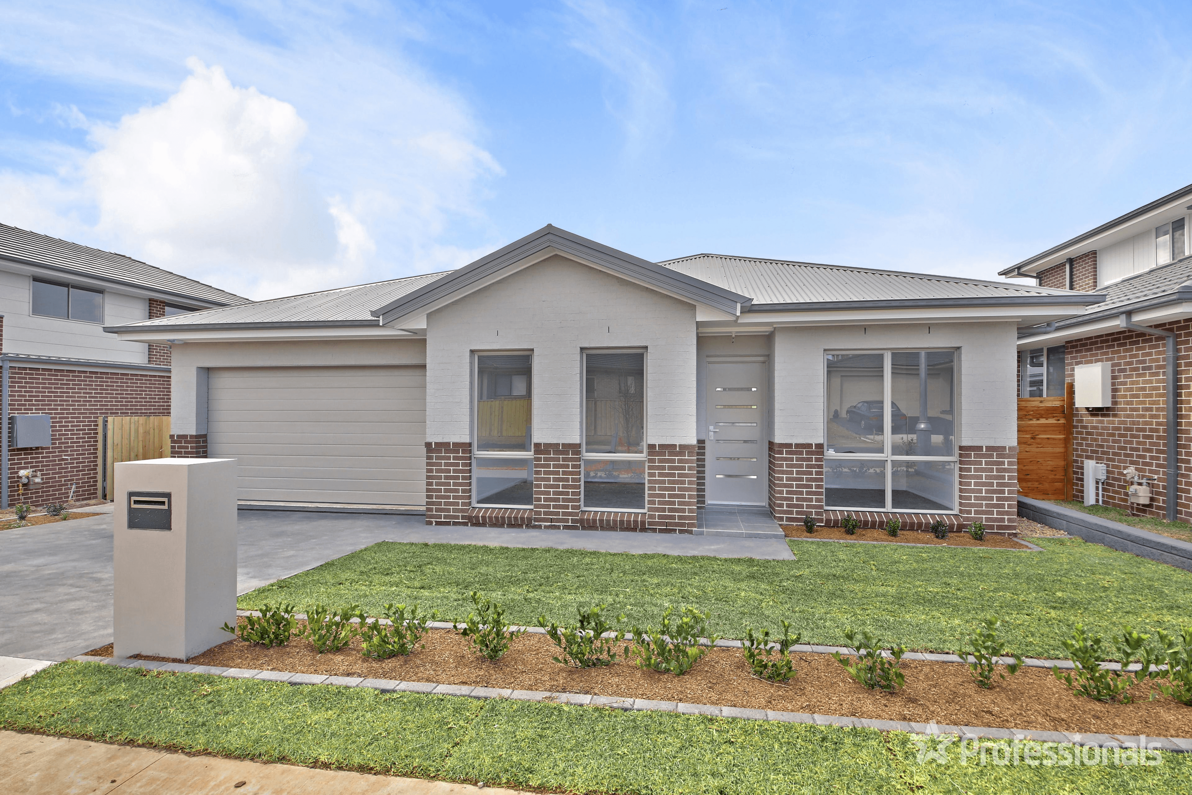 60 Milton  Circuit, ORAN PARK, NSW 2570