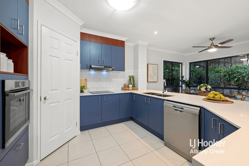 6 Sunbeam Court, EATONS HILL, QLD 4037