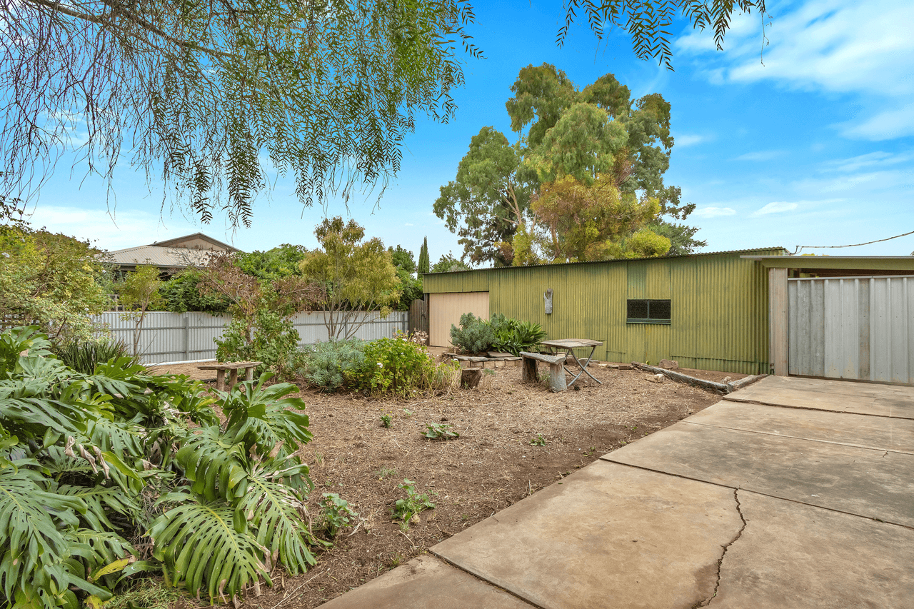 5 Strickland Street, RIVERTON, SA 5412