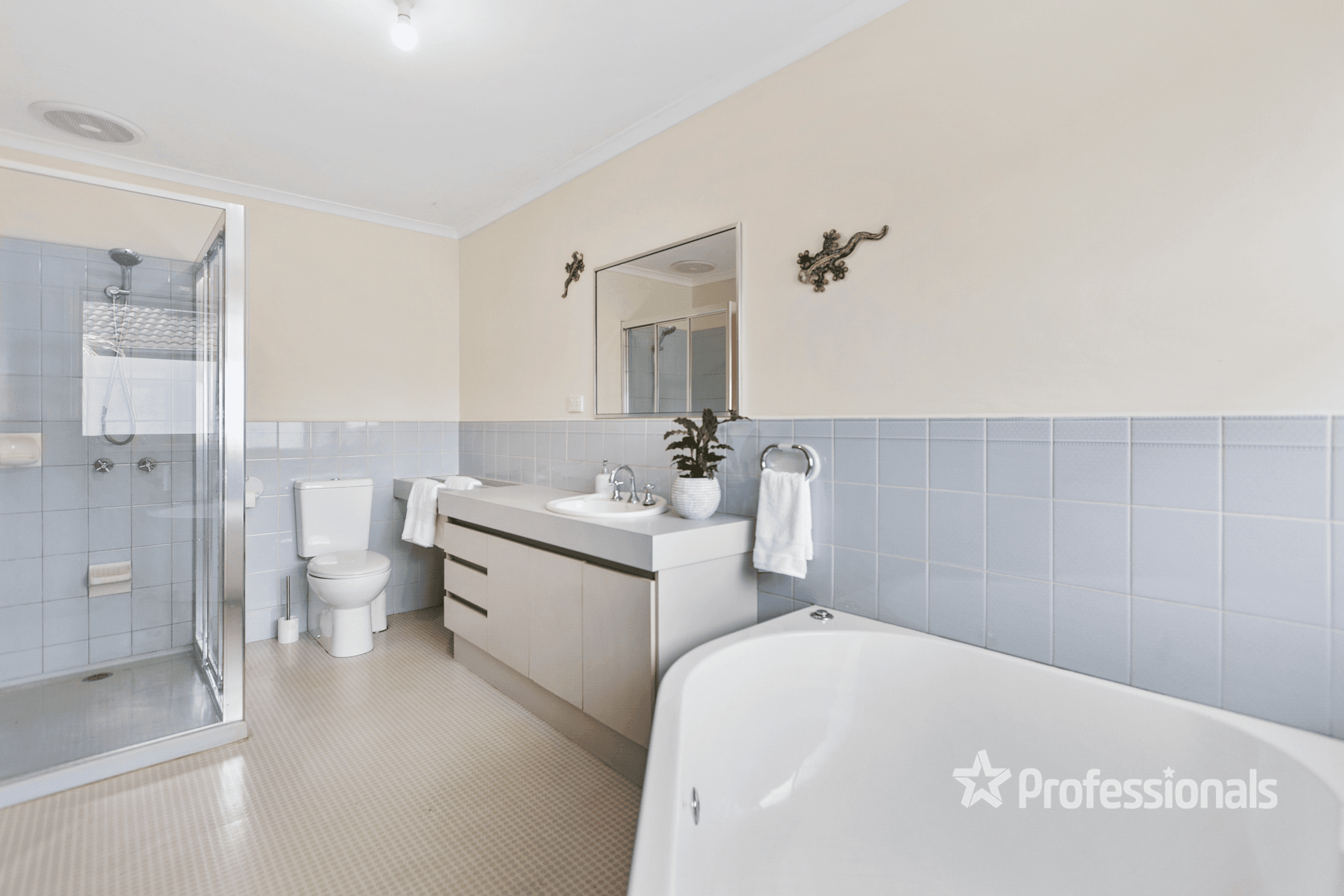 4 Allandale Court, WERRIBEE, VIC 3030