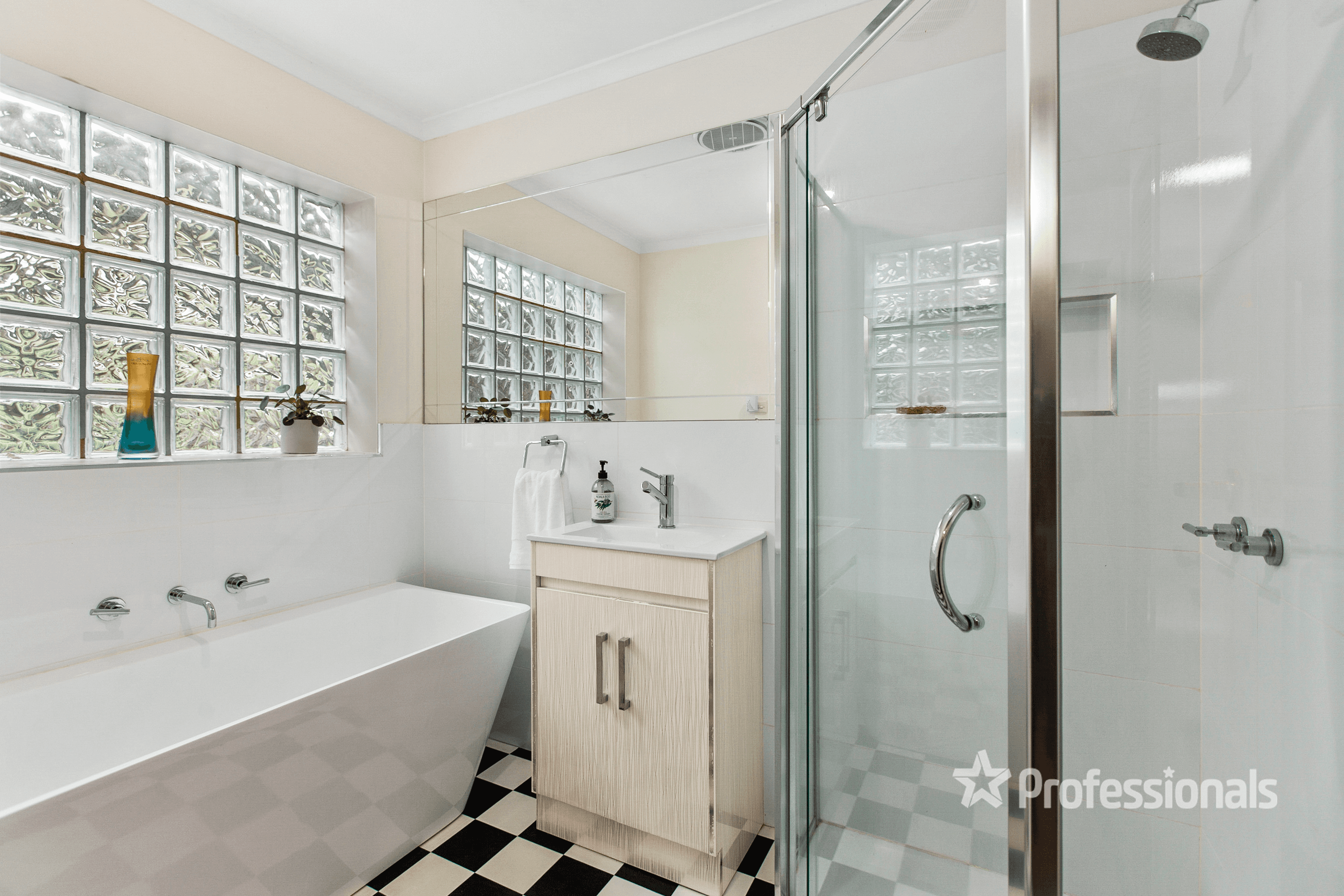 4 Allandale Court, WERRIBEE, VIC 3030