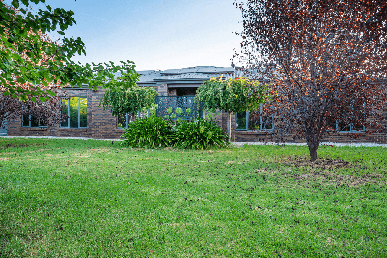 12-13 Fairway Close, HOWLONG, NSW 2643