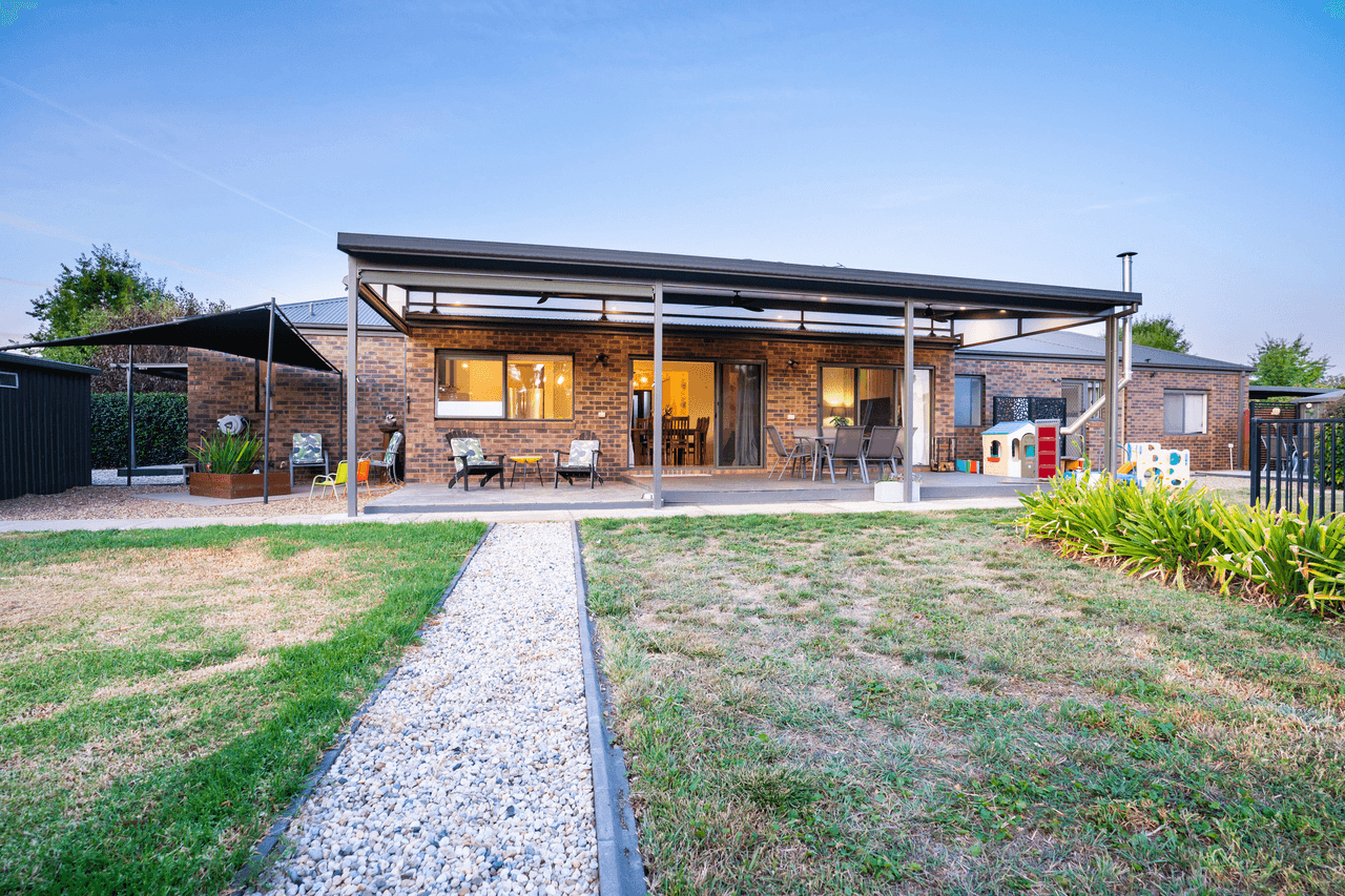 12-13 Fairway Close, HOWLONG, NSW 2643