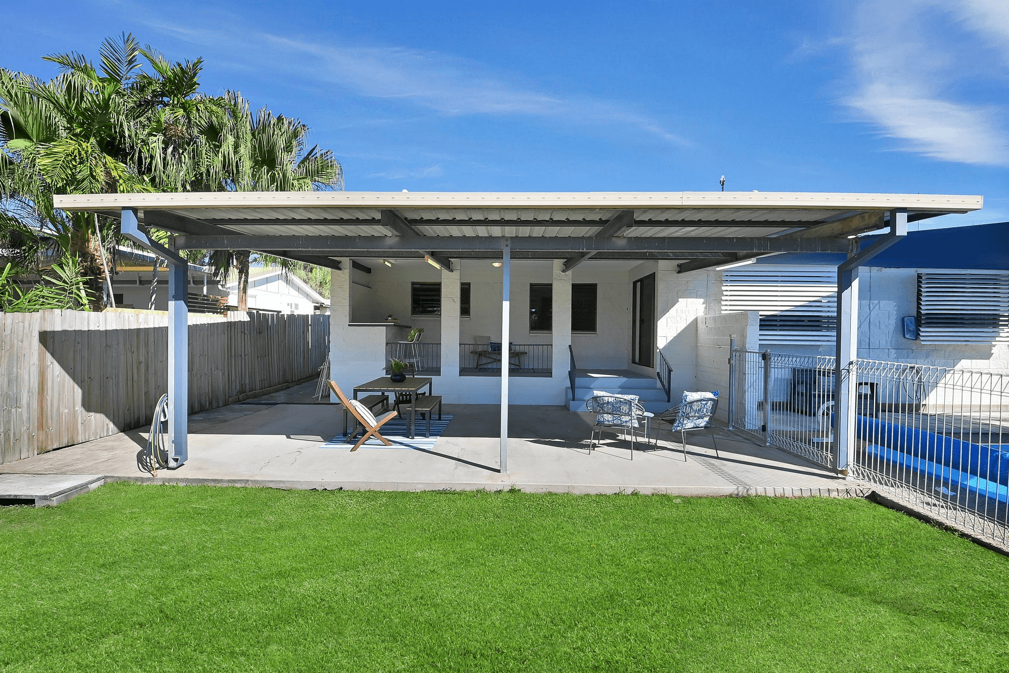 33 HARGREAVES STREET, WULGURU, QLD 4811