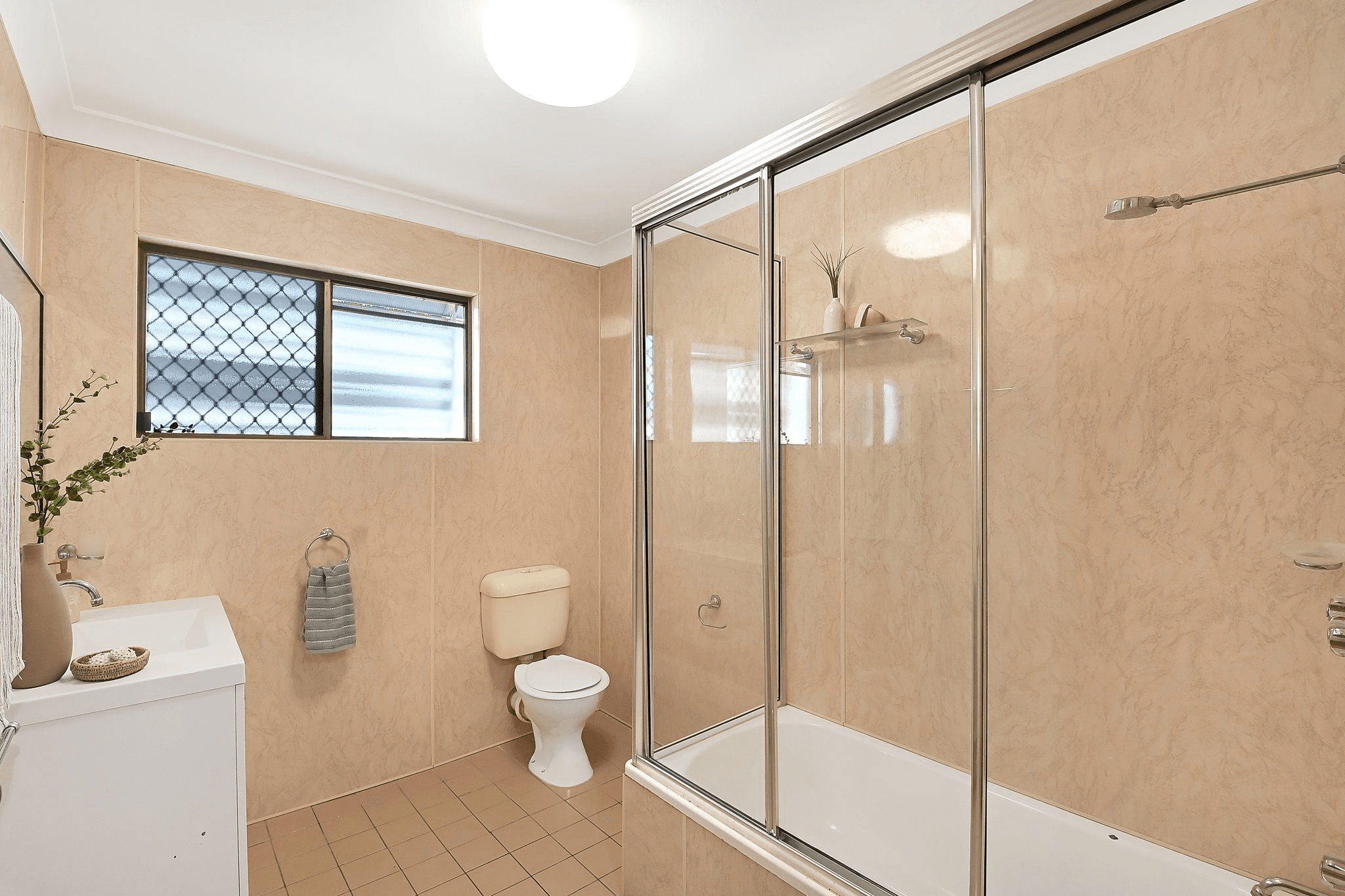 33 HARGREAVES STREET, WULGURU, QLD 4811