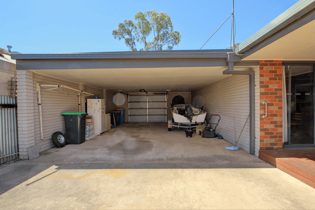 17 Punt Road, COBRAM, VIC 3644