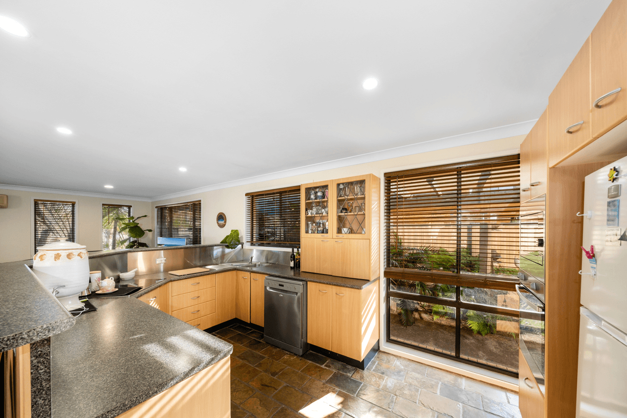 7 Kinsey Crescent, CHITTAWAY BAY, NSW 2261