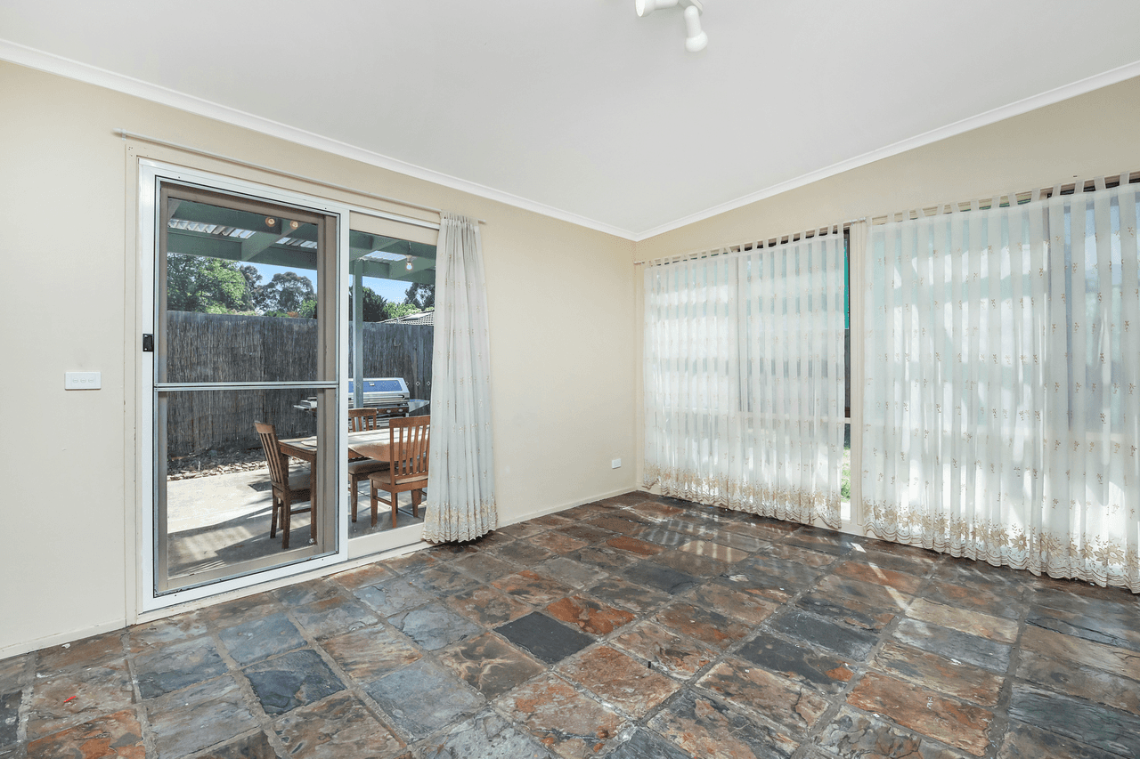 26 Woodlands Crescent, NARRE WARREN, VIC 3805